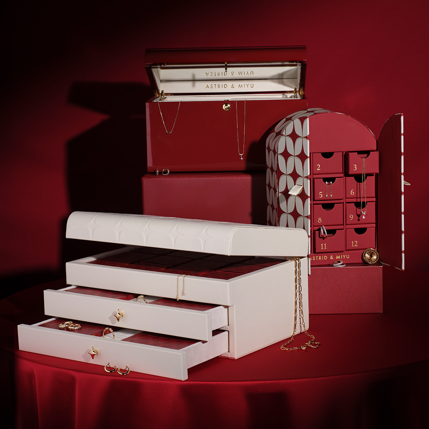 Advent_PDP_Banner-Astrid &amp; Miyu