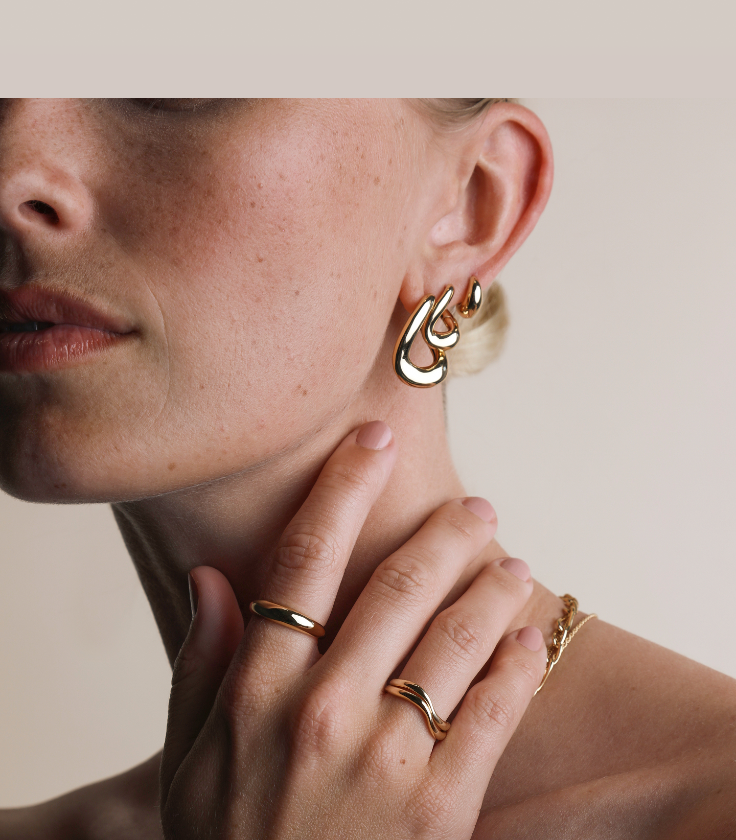 Hero_Desktop_2_5806b60a-f0e4-4171-a2f6-671eae63717c-Astrid &amp; Miyu