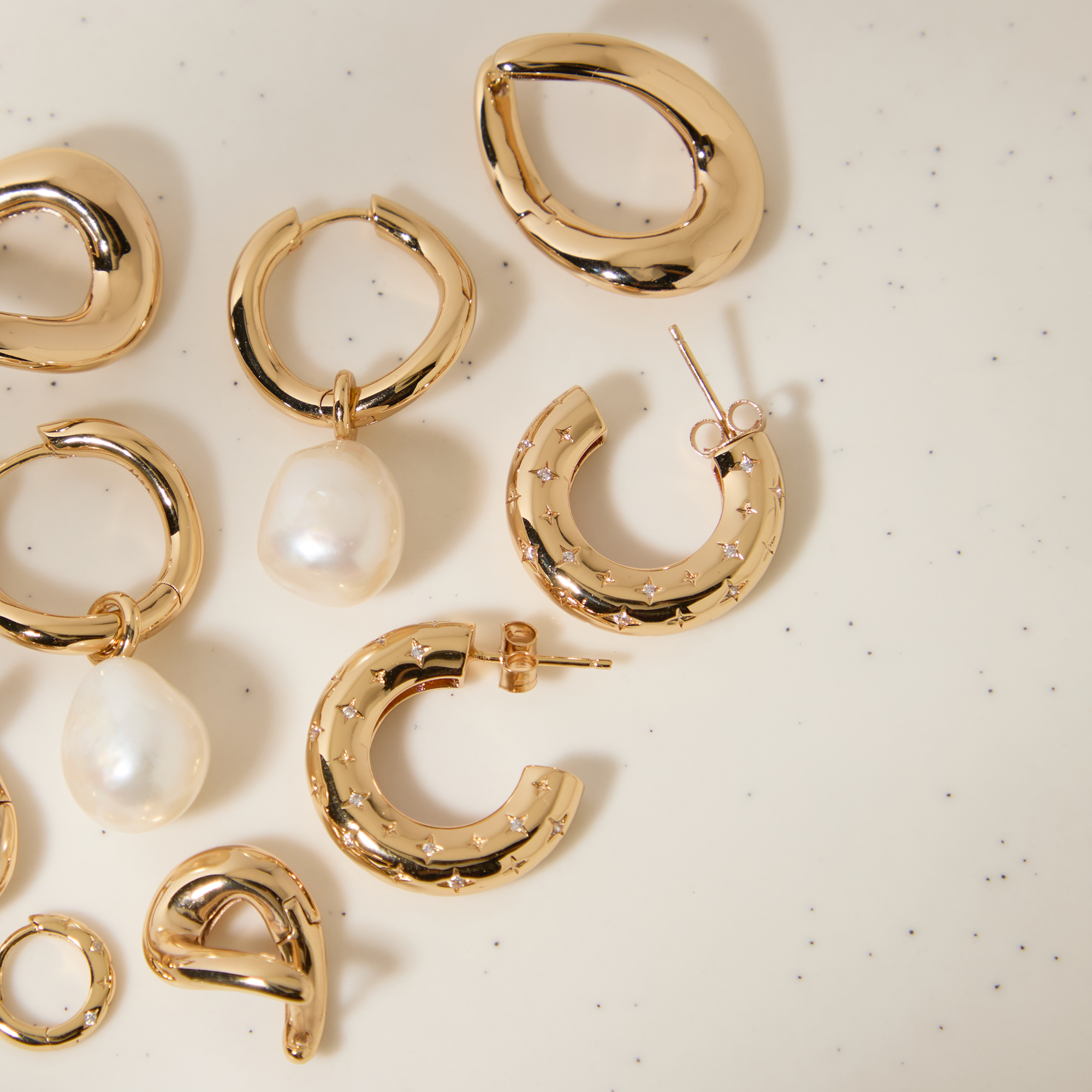 Hot_Spot_Desktop_1_66d44bcf-bf8b-49b4-901b-ad549c375e39-Astrid &amp; Miyu