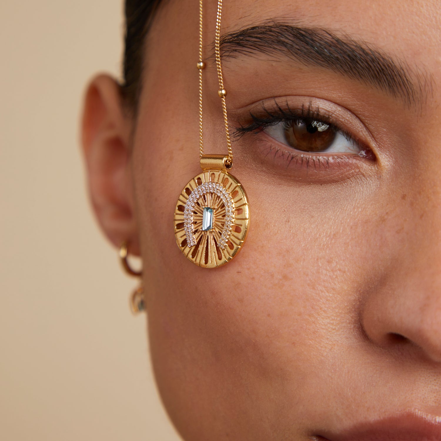 18k Gold Plated Jewellery - Horseshoe Pendant Necklace in Gold - Pendant Necklace - Astrid &amp; Miyu