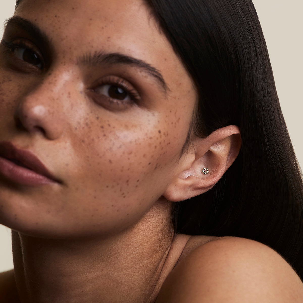 Hibiscus Titanium Piercing Stud in Platinum-Astrid &amp; Miyu