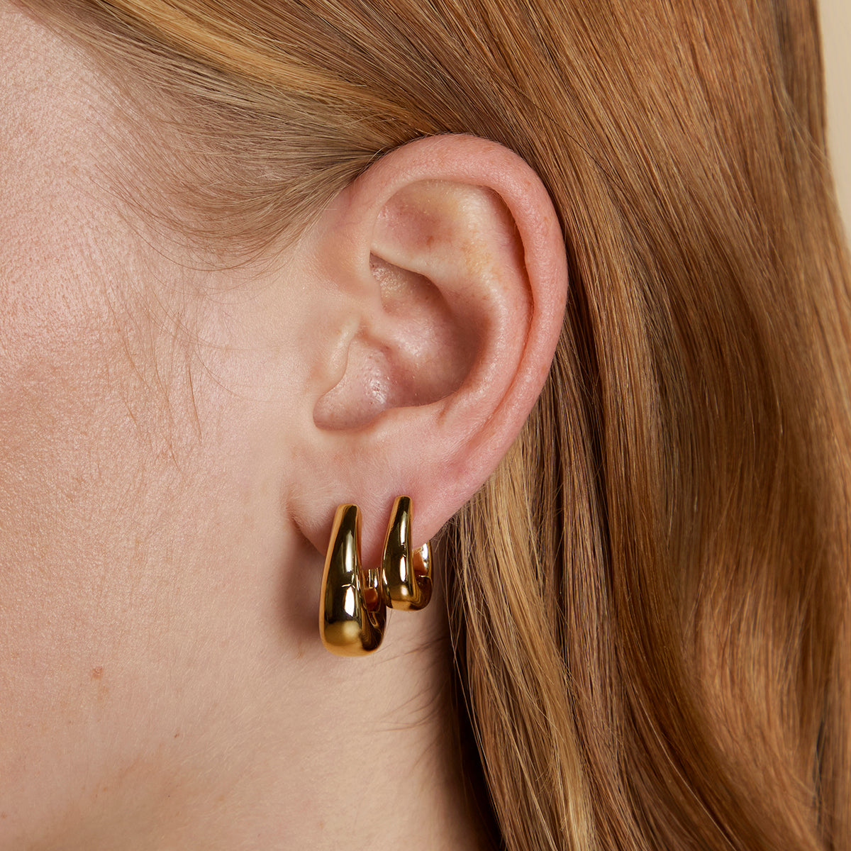 Saddle Small Hoops in Gold