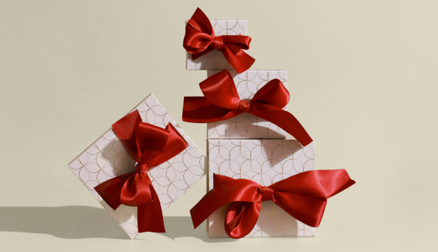 Q1_26_Announcement_Bar_Gift_Wrap_f00a7b78-1173-4072-a690-4b4868ba0957-Astrid &amp; Miyu