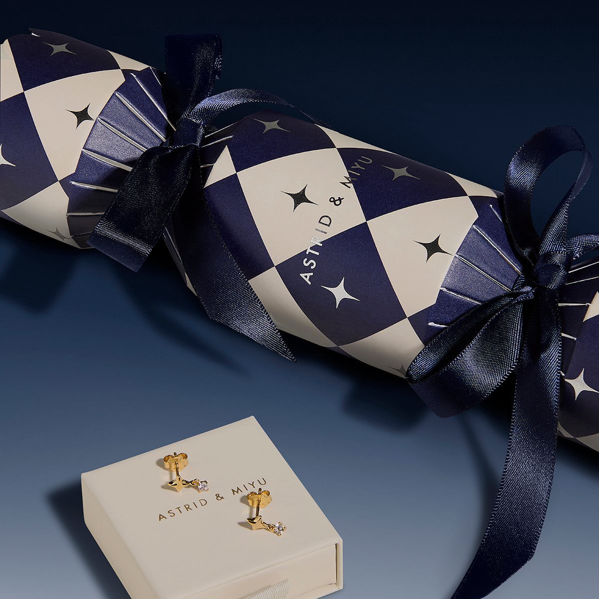 Cosmic Star Charm Studs Cracker in Gold