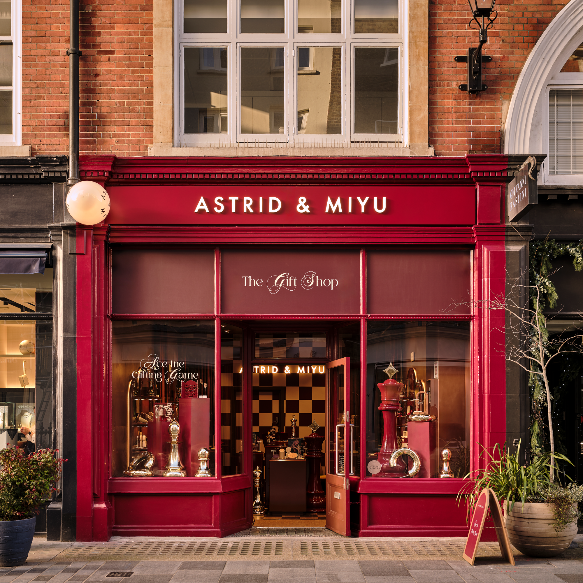 Q4_25_SouthMolton_Store_Desktop_1-Astrid &amp; Miyu