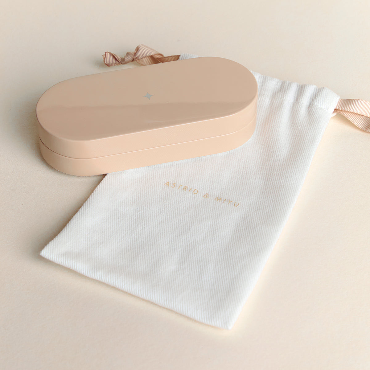 Lacquer Story Chain Box-Astrid &amp; Miyu