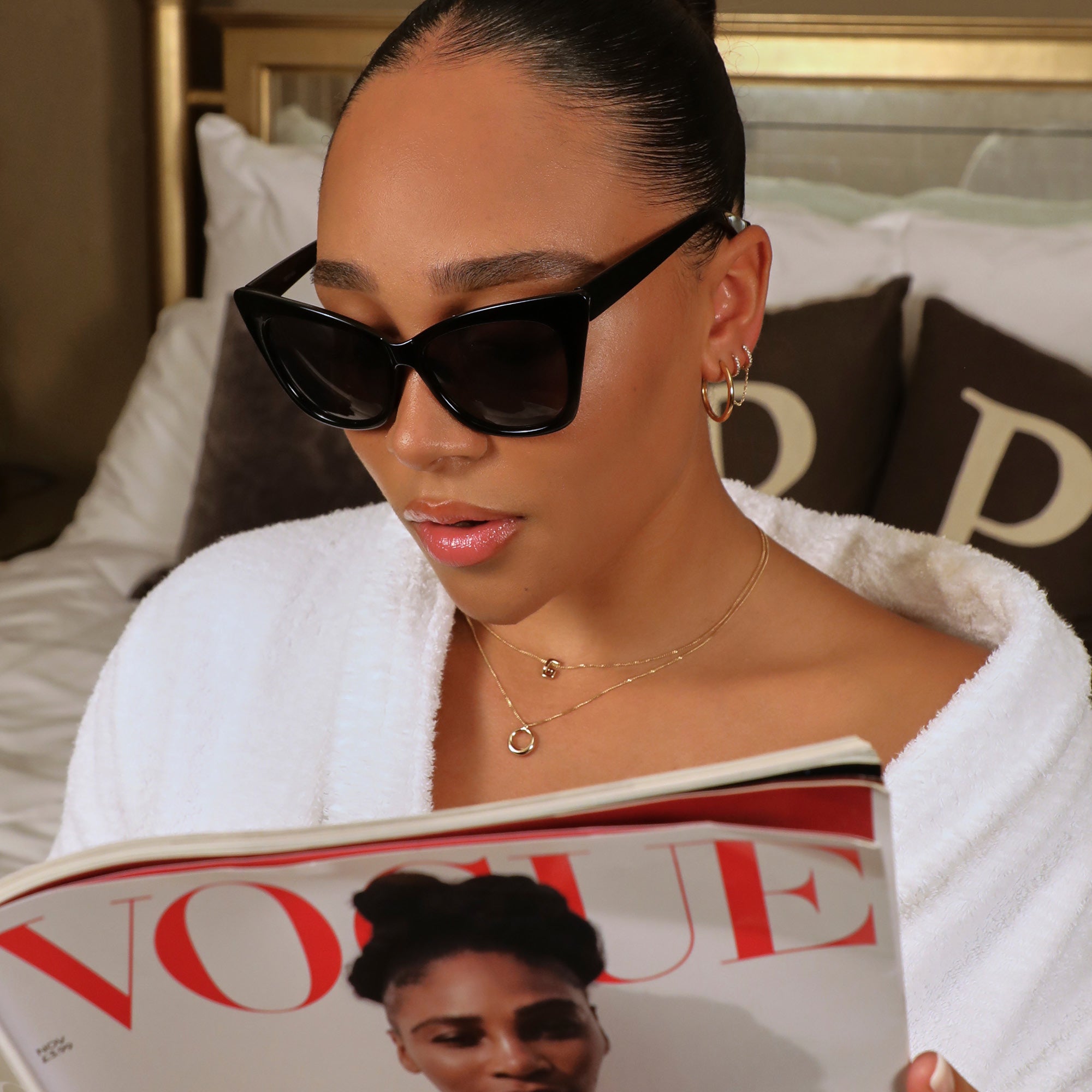 graphics10_8f7cfd5b-0a79-49f5-a3ce-b4c967b59460-Astrid &amp; Miyu