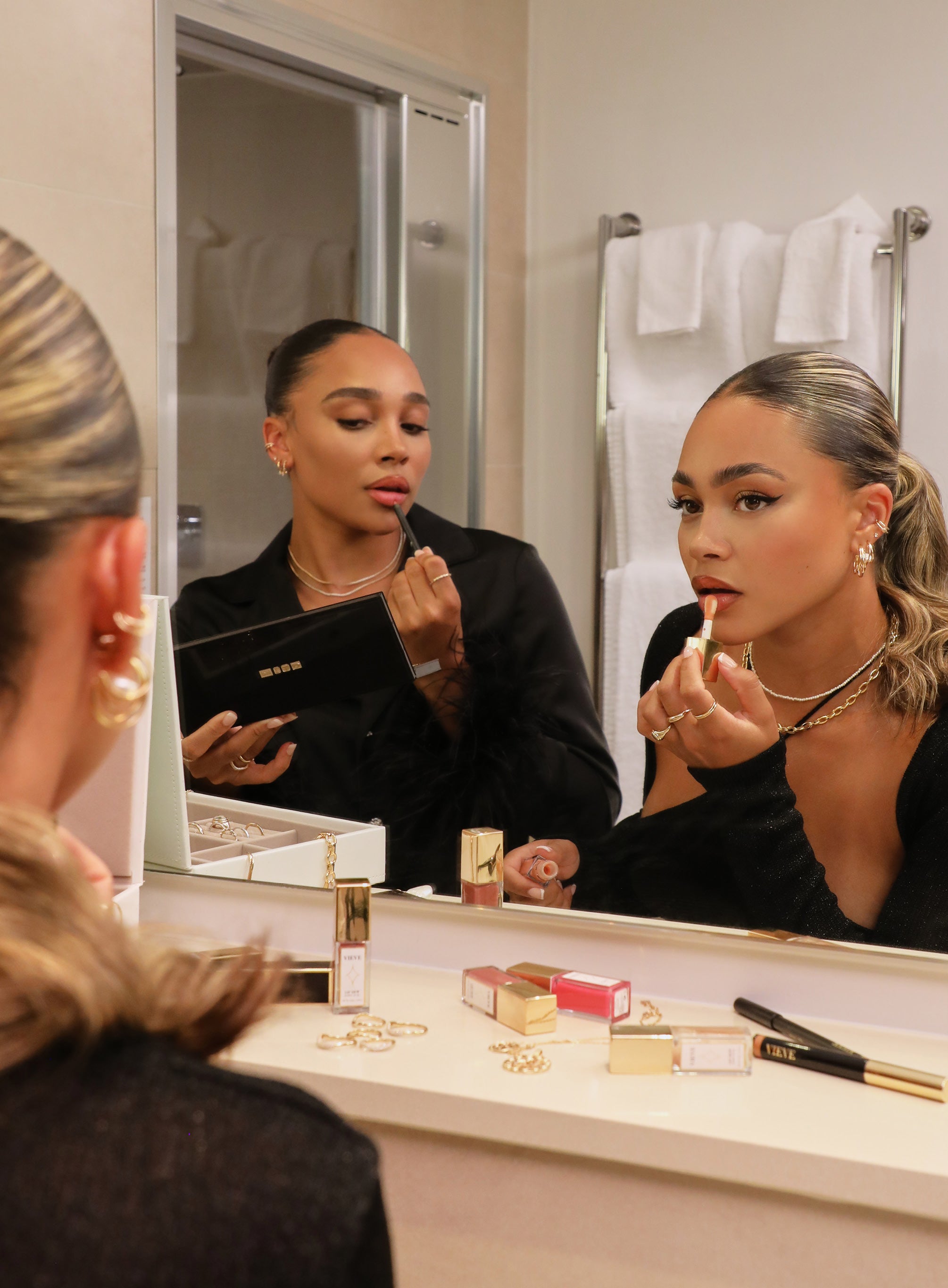 graphics3_d0be4289-75a7-4674-ab4d-197c23de24ce-Astrid &amp; Miyu