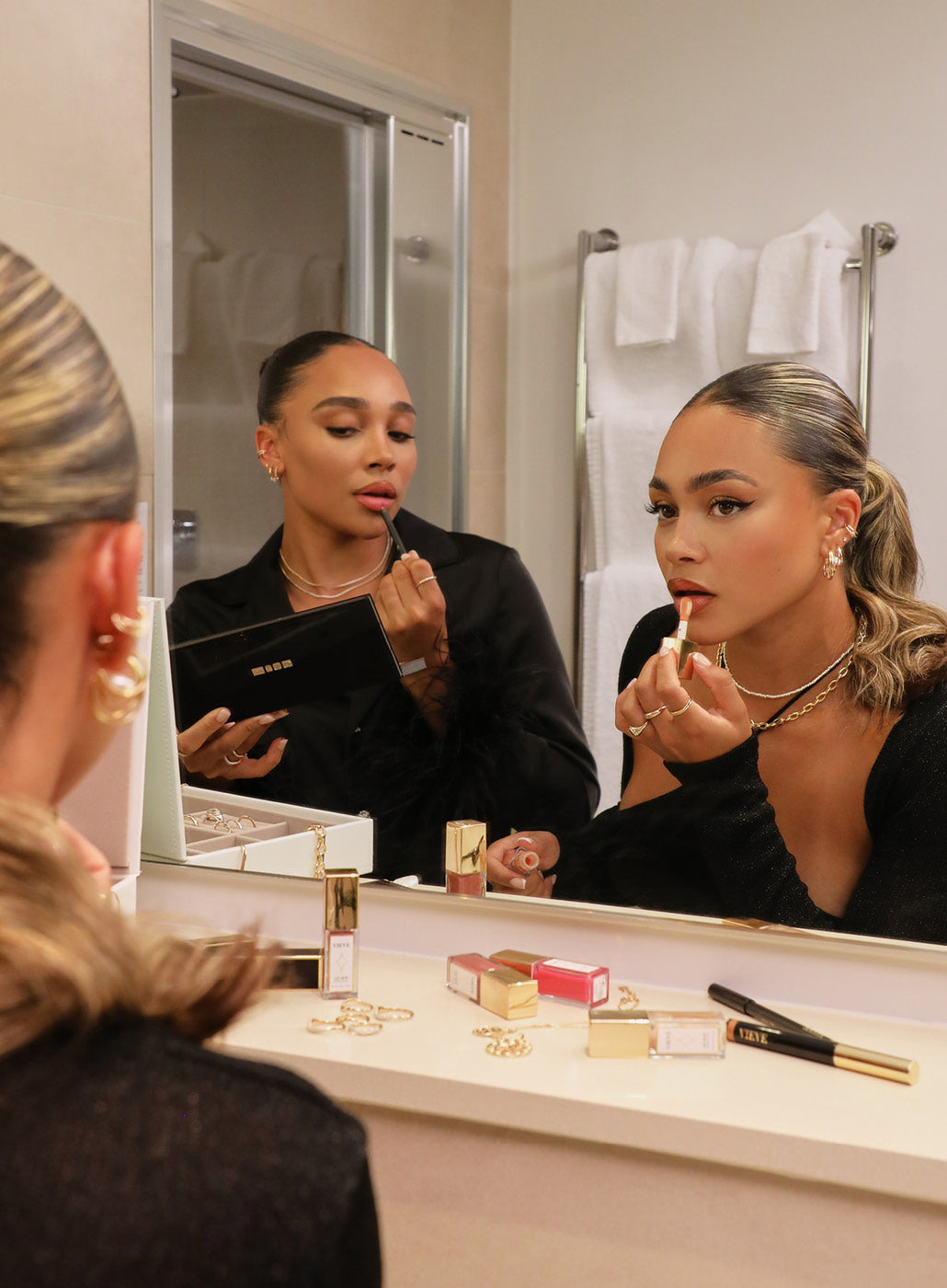 graphics4_4311be97-7d3d-48bc-b30d-bc442c6d1217-Astrid &amp; Miyu