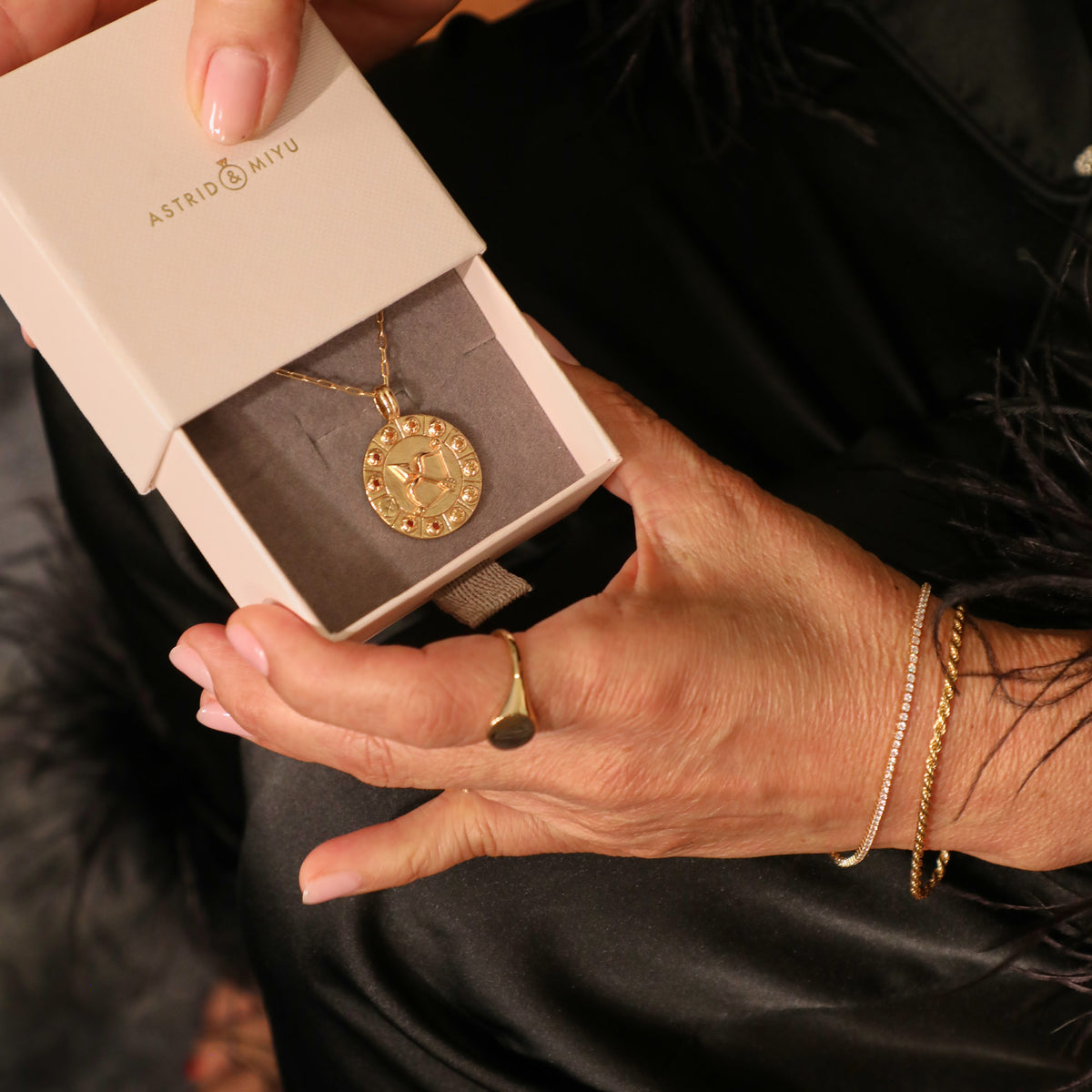 graphics6_c01239bd-7c11-4a6d-b675-7f90e6ecbc9f-Astrid &amp; Miyu