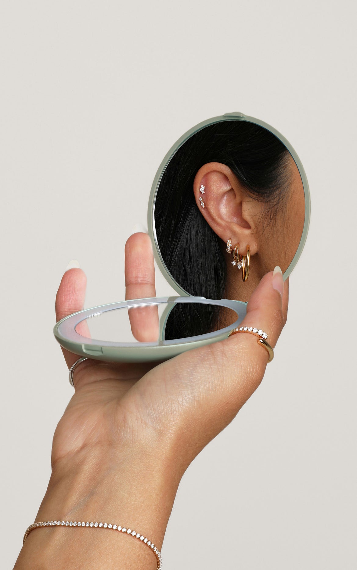 main_banner_mobile-Astrid &amp; Miyu