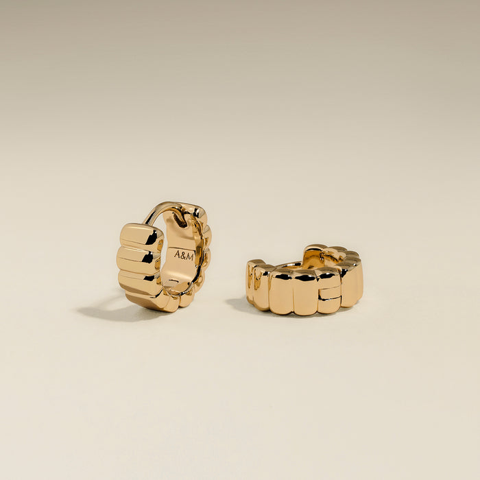 Ridged Huggies in Gold