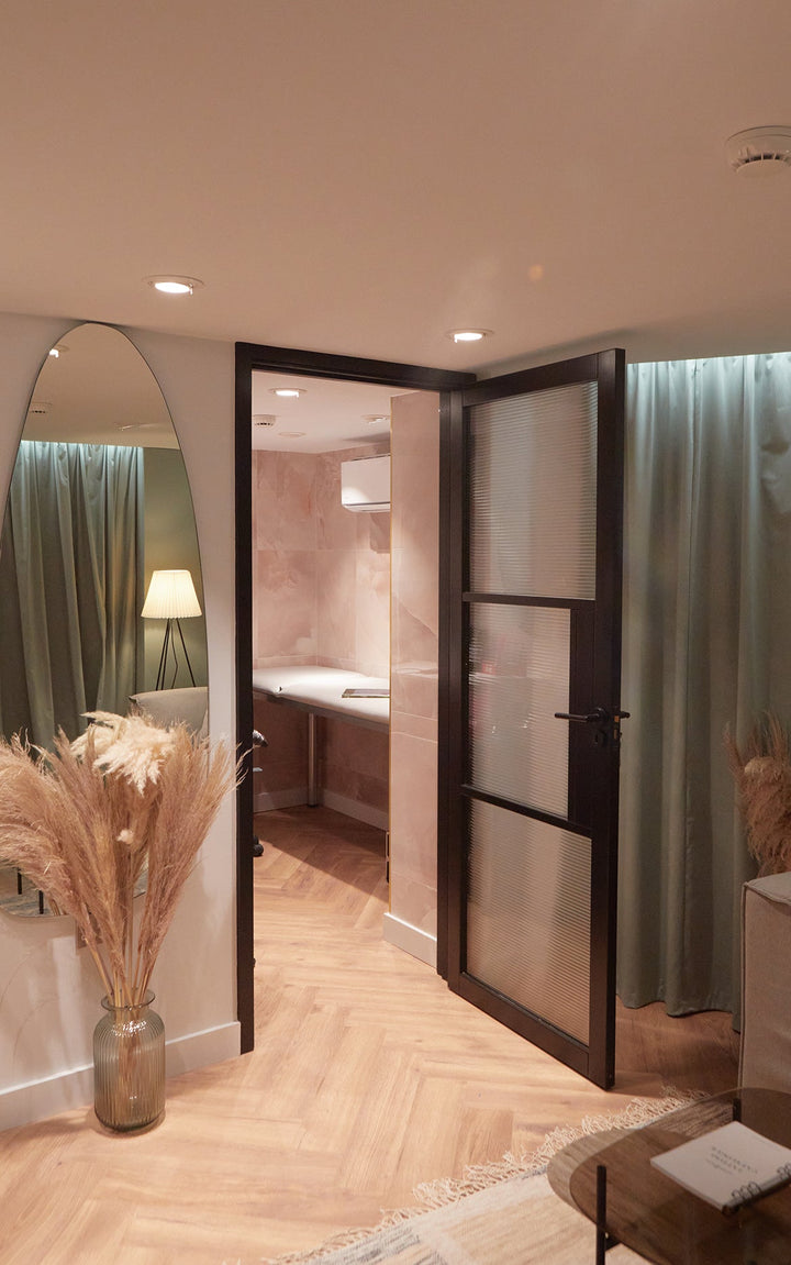 Piercing Studios Astrid & Miyu