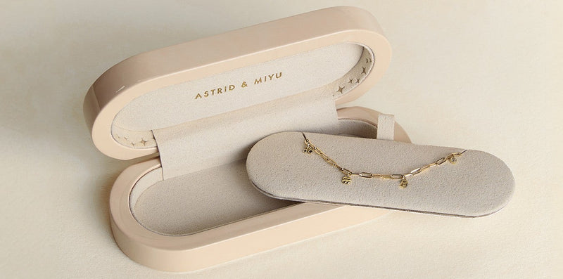 visualiser-box_054205ed-8d2f-4c8b-8efd-f8f6c1936db9-Astrid &amp; Miyu