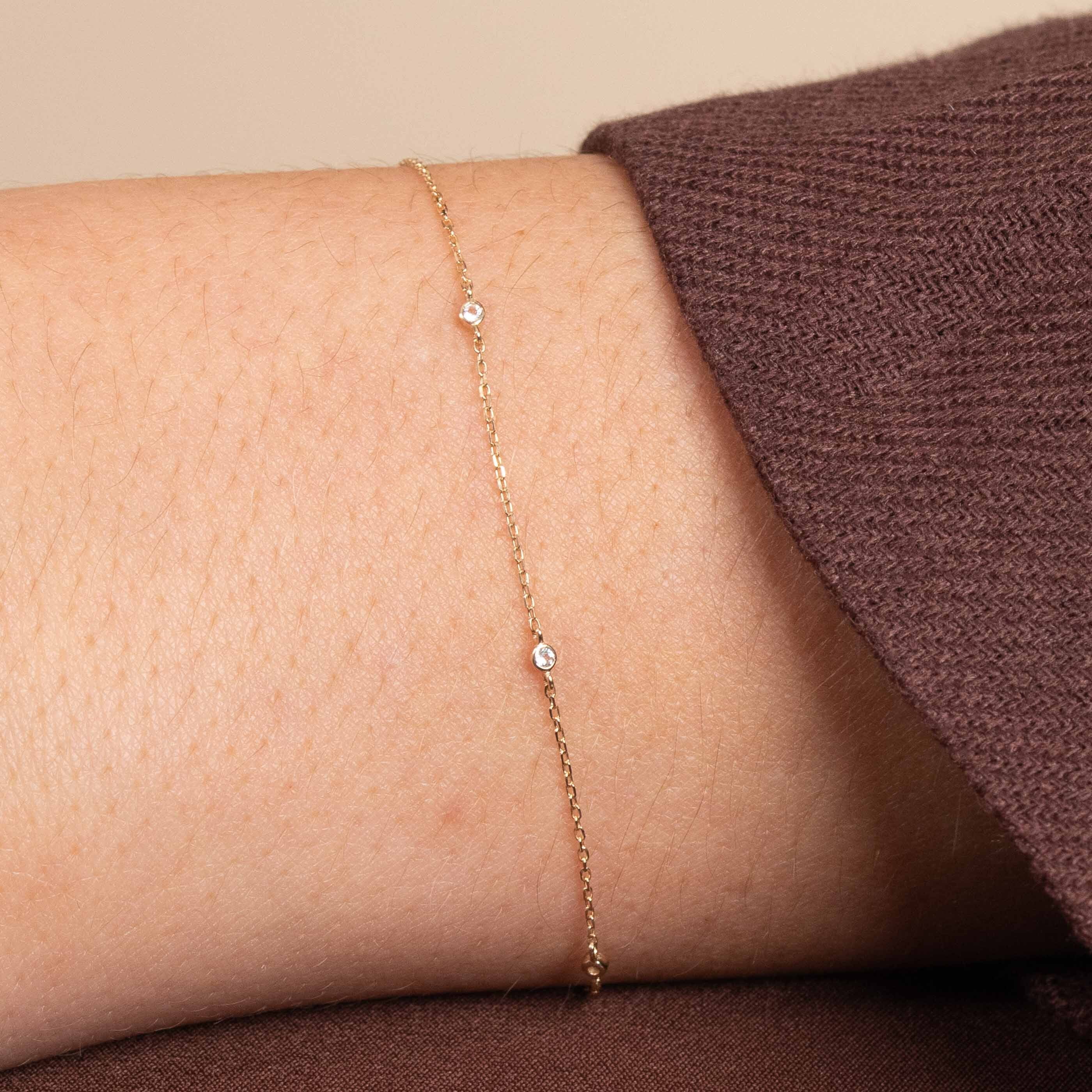 Kendall London Blue Topaz Chain Bracelet In 14K Yellow Gold | Brilliant Earth - Foto 2