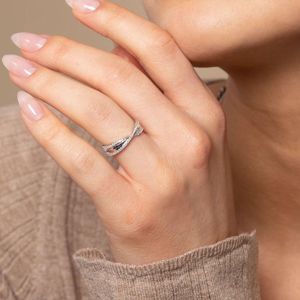 Twist Pavé Ring in Silver - Band Ring - Astrid &amp; Miyu