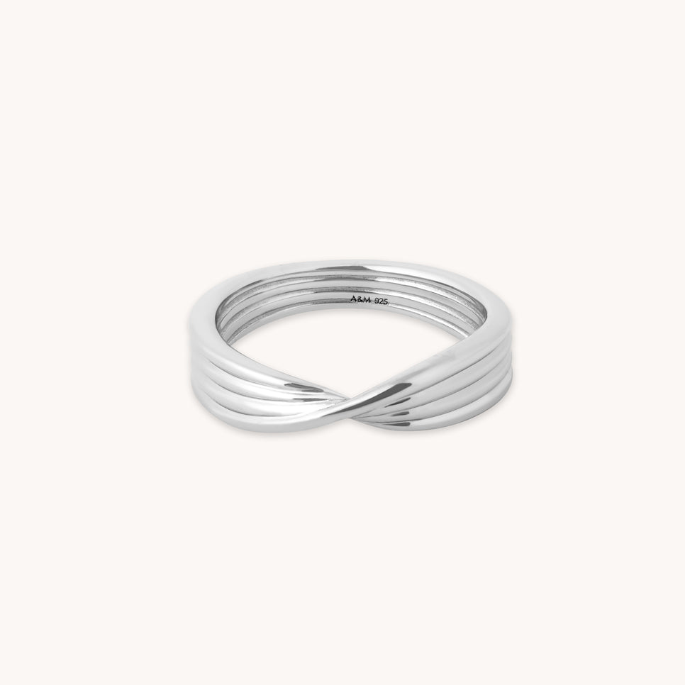 Twist Ring in Silver - Band Ring - Astrid &amp; Miyu