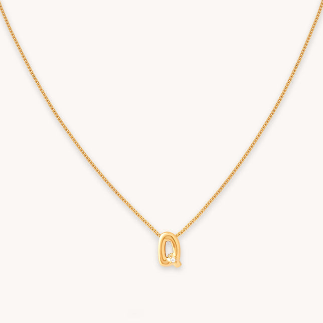 Q Initial Pendant Necklace in Gold