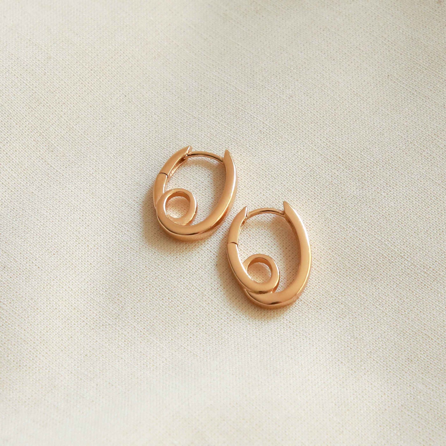18k Gold Plated Jewellery - Infinite Hoops in Gold - Hoop Earrings - Astrid &amp; Miyu